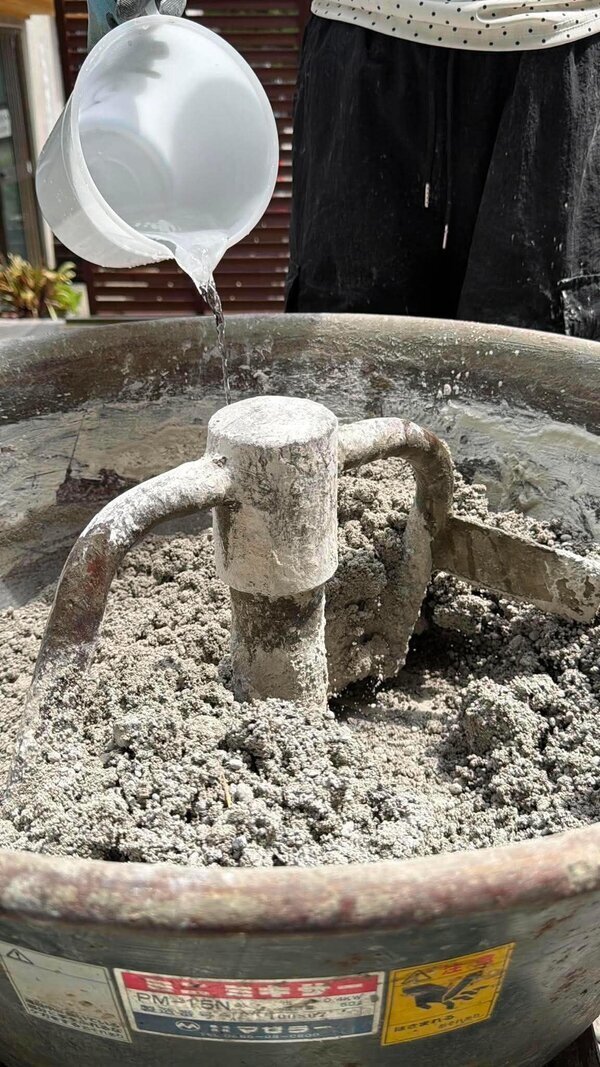 パック（袋タイプ）なら土日や祝日など自分のタイミングで作業ができる雑草水たまり対策